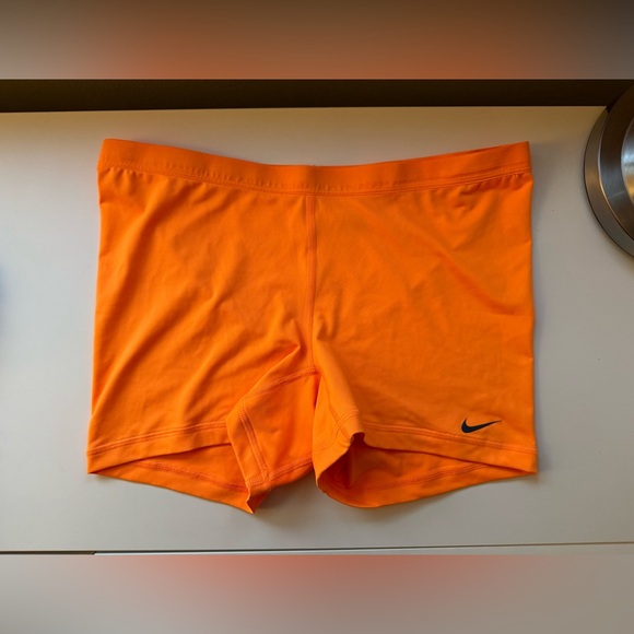 Nike Women's Golf Shorts Bright Orange Size Medium - Picture 1 of 6